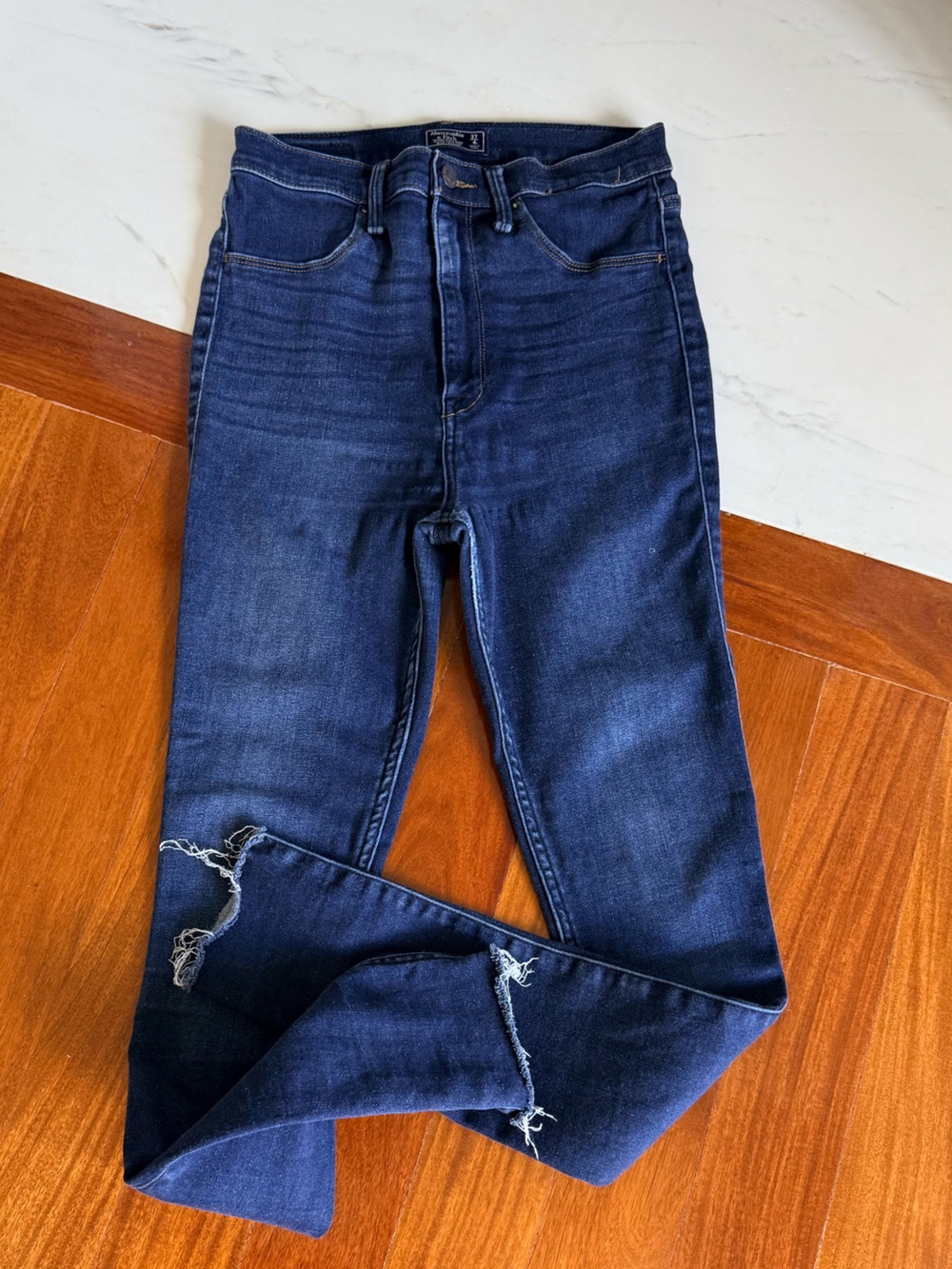 A&F Women’s Jeans Dark Wash High-Rise Skinny Denim Jeans Raw Hem tall Size 4 L